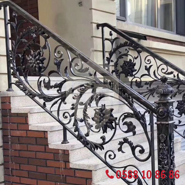 Cầu thang sắt mỹ thuật hiện đại, phù hợp không gian mở