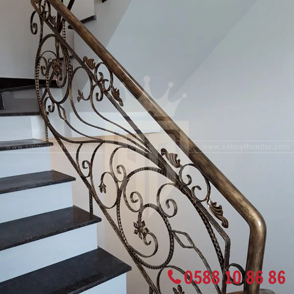 Cầu thang sắt mỹ thuật biệt thự phong cách châu Âu