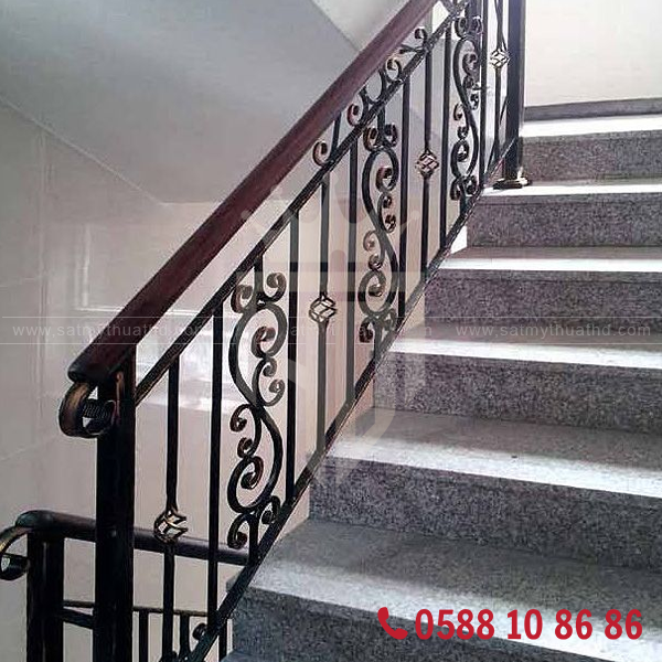 Cầu thang sắt mỹ thuật sang trọng, kiểu dáng tinh tế