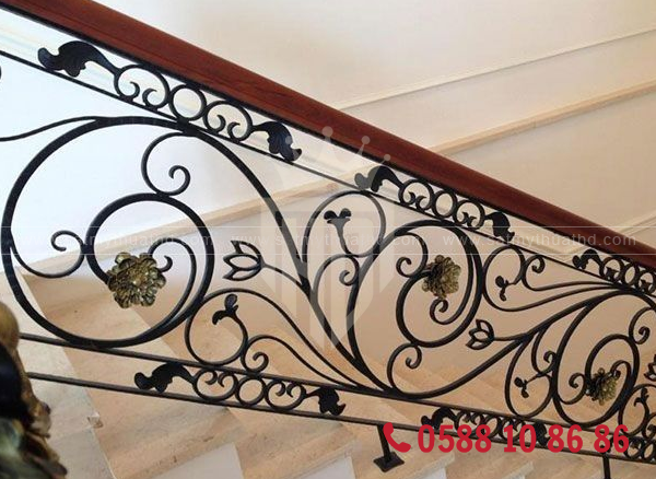 Lan can cầu thang sắt mỹ thuật với họa tiết hoa lá nghệ thuật