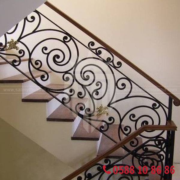 Lan can cầu thang sắt tân cổ điển với chi tiết tinh xảo