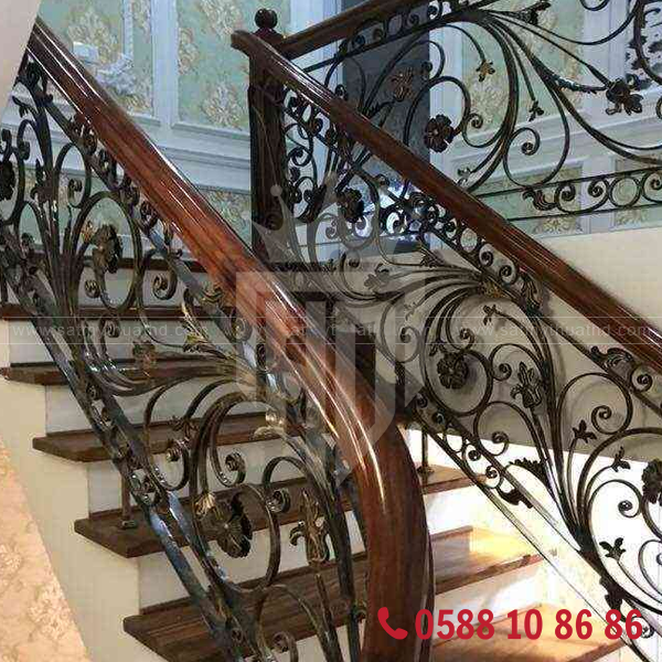 Lan can cầu thang sắt mỹ thuật đẹp với hoa văn nghệ thuật