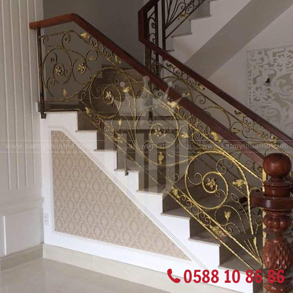 Tay vịn cầu thang sắt mỹ thuật kết hợp gỗ tự nhiên
