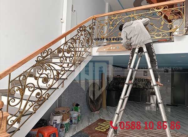 Sửa chữa cầu thang sắt bị trầy xước