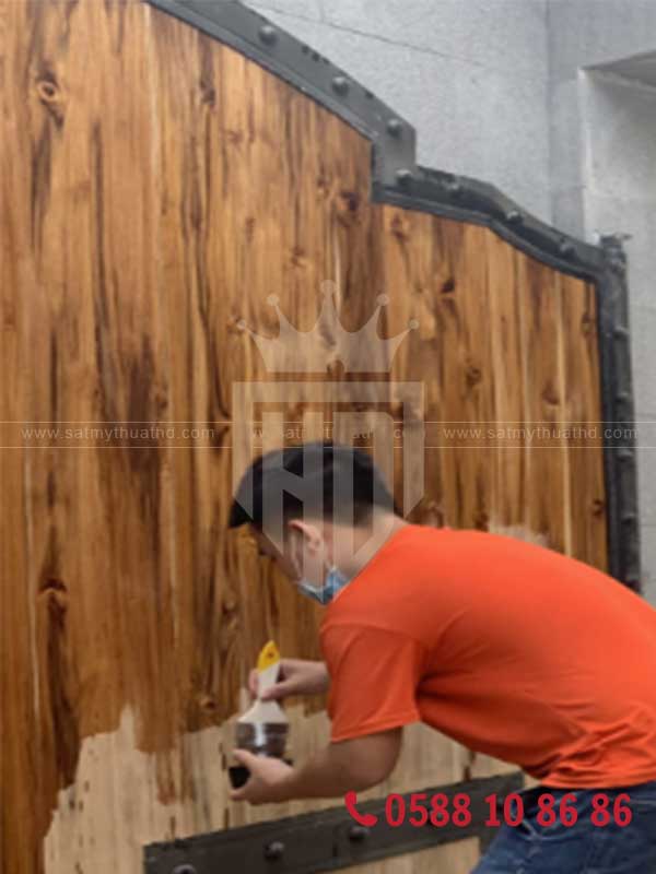 Bảo dưỡng cửa cổng gỗ