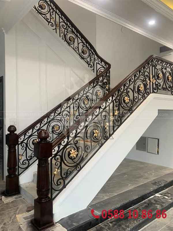 Cầu thang sắt mỹ thuật chắc chắn