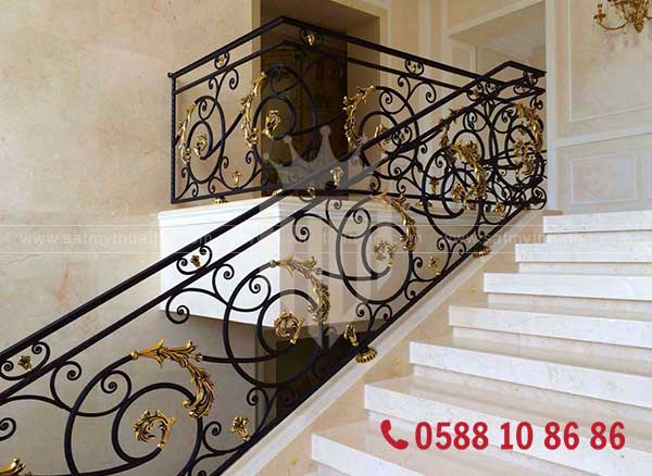 Cầu thang sắt mỹ thuật nhà hàng sang trọng