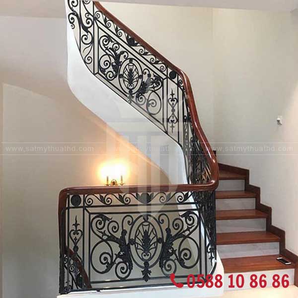 Cầu thang sắt mỹ thuật sau khi vệ sinh