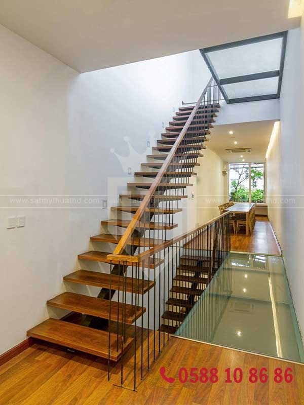 Cầu thang sắt tối giản với thiết kế thanh thoát