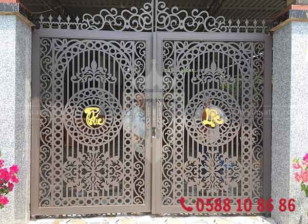 Cổng sắt CNC 2 cánh họa tiết hoa lá