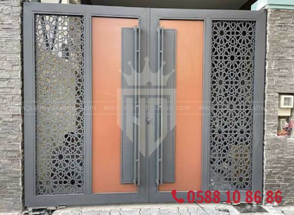 Cổng sắt CNC 2 cánh kết hợp gỗ