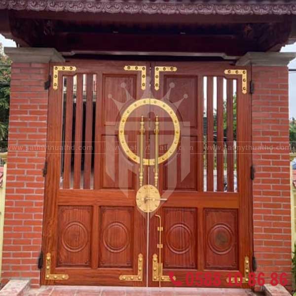 Cửa cổng gỗ truyền thống
