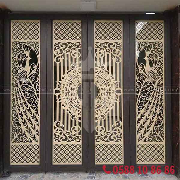 Cửa sắt CNC phong cách cổ điển với hoa văn đối xứng