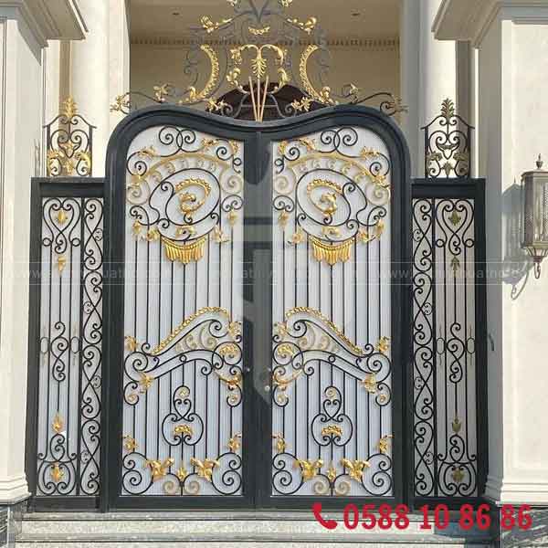 Cửa sắt kết hợp kính cường lực