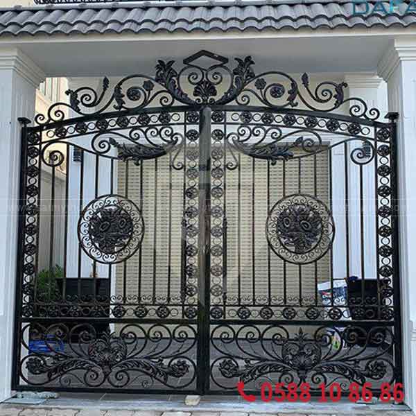 Cửa sắt mạ kẽm tân cổ điển