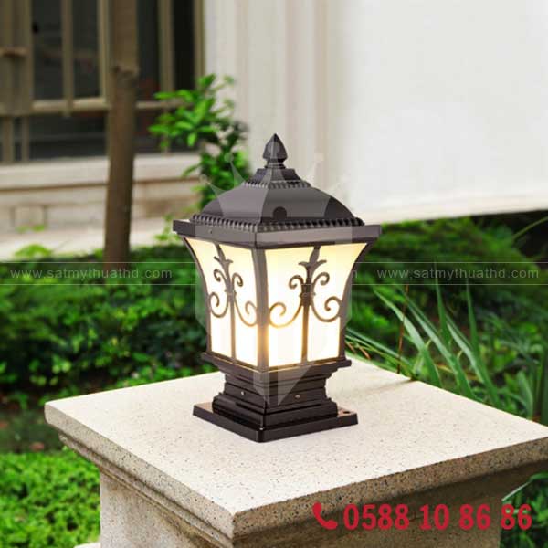 Đèn trụ cổng sắt mỹ thuật với ánh sáng LED
