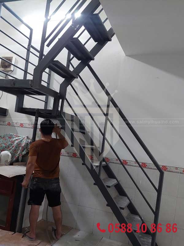 Đội ngũ kỹ sư thi công cầu thang sắt