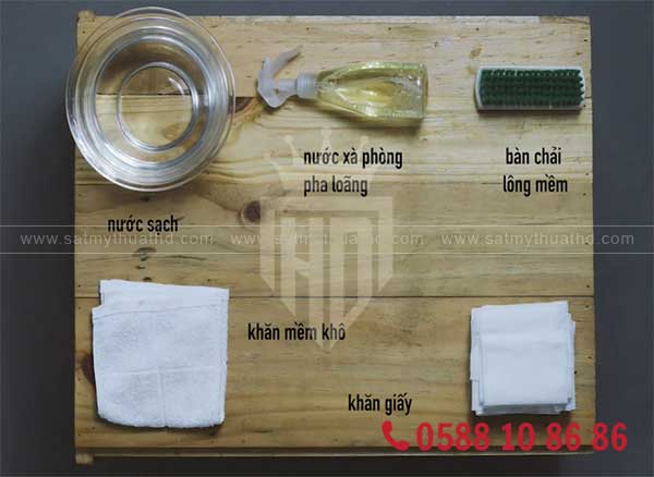 Dụng cụ vệ sinh cầu thang sắt