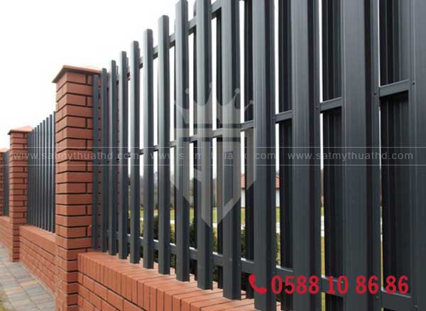 Hàng rào sắt hộp đen tối giản