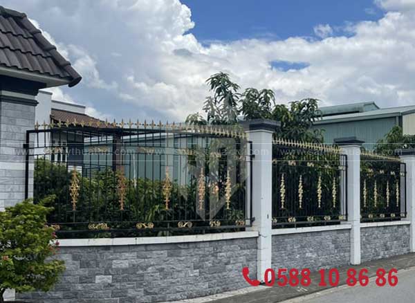 Hàng rào sắt mũi giáo chống trộm