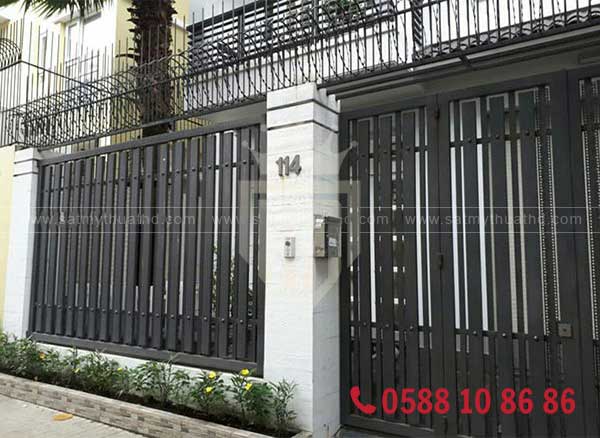 Khung sắt hộp đơn giản bảo vệ sân trước