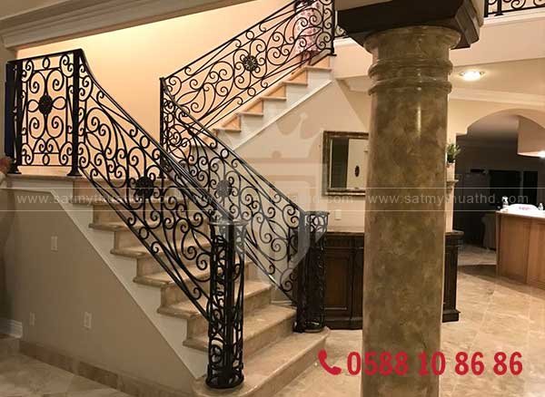 Lan can cầu thang sắt mỹ thuật trong khách sạn