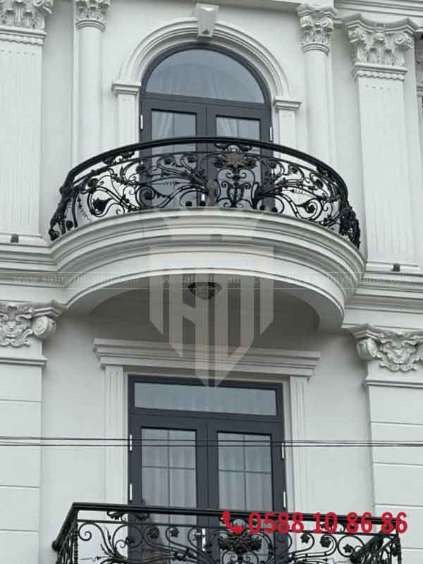 Lan can sắt cong nghệ thuật cho nhà ở
