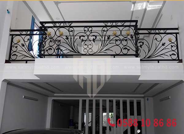 Lan can sắt họa tiết cổ điển