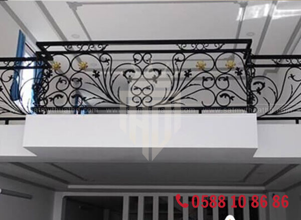 Lan can sắt mỹ thuật với hoa văn nghệ thuật