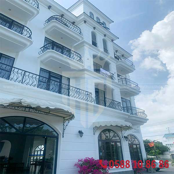 Lan can sắt mỹ thuật phong cách tối giản
