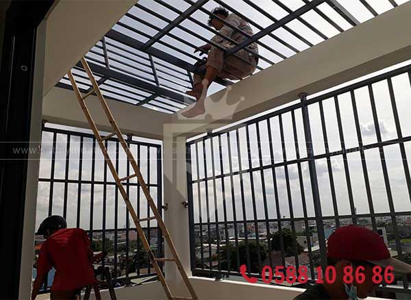 Lắp đặt khung sắt bảo vệ sân thượng đơn giản và hiệu quả