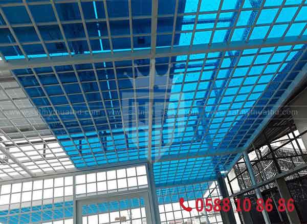Mái che kính cường lực kết hợp khung sắt bảo vệ sân thượng