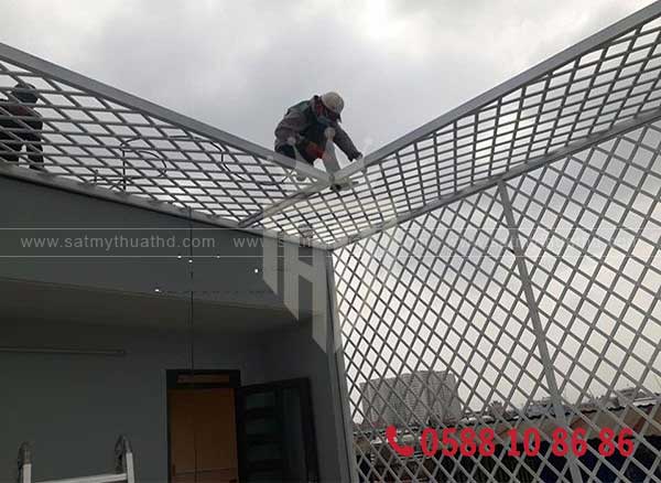 Sắt Mỹ Thuật HD thi công khung sắt bảo vệ sân thượng tại TP.HCM