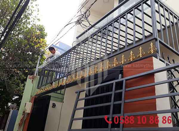 Thi công khung sắt hộp bảo vệ sân trước