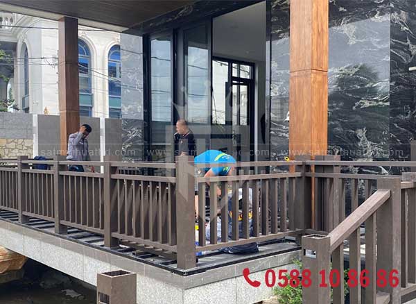  Lắp đặt lan can sắt cong hoàn thiện tại công trình