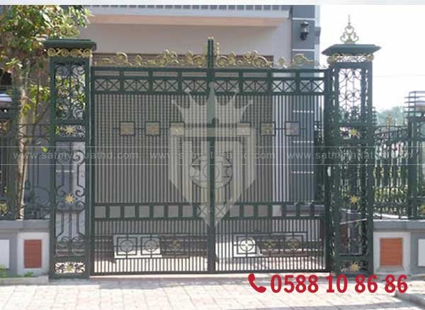 Trụ cổng sắt màu đen sơn tĩnh điện