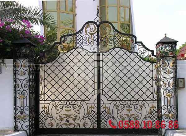 Trụ cổng sắt đúc họa tiết