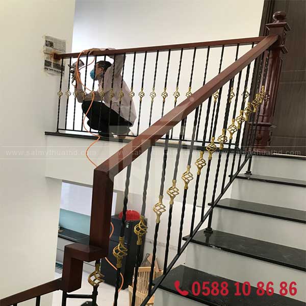 Xử lý rỉ sét trên cầu thang sắt