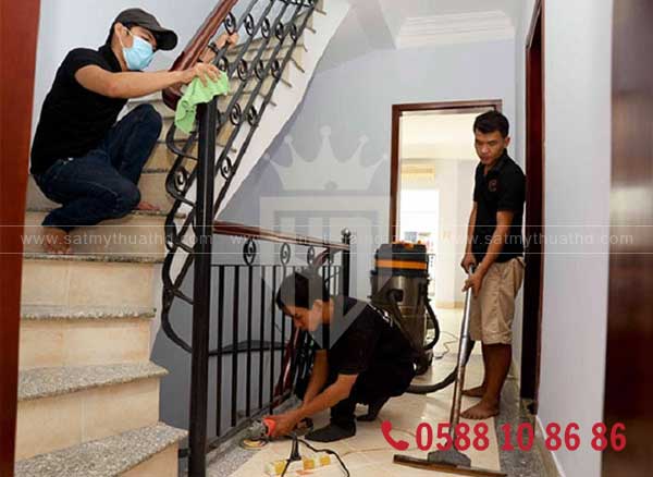 Xử lý vết trầy xước trên cầu thang sắt