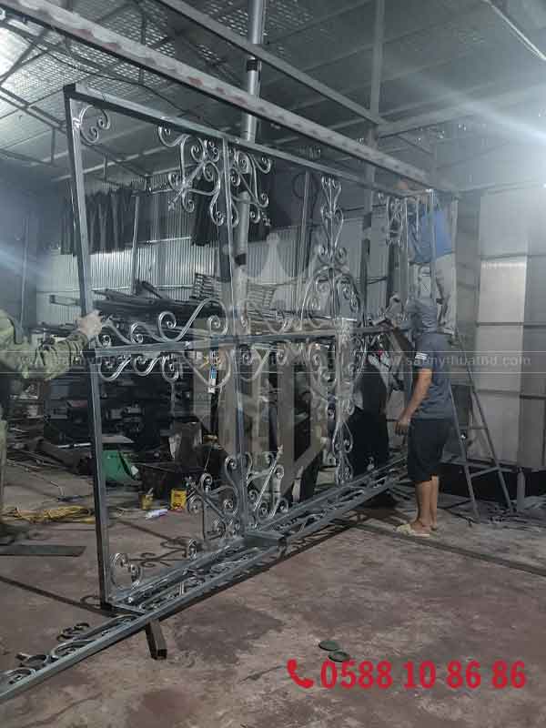 Xưởng gia công lan can sắt mỹ thuật chất lượng cao