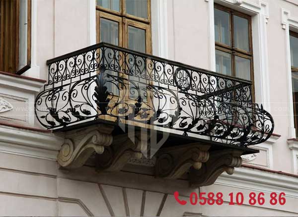 Mẫu lan can sắt cổ điển uốn hoa văn cho biệt thự