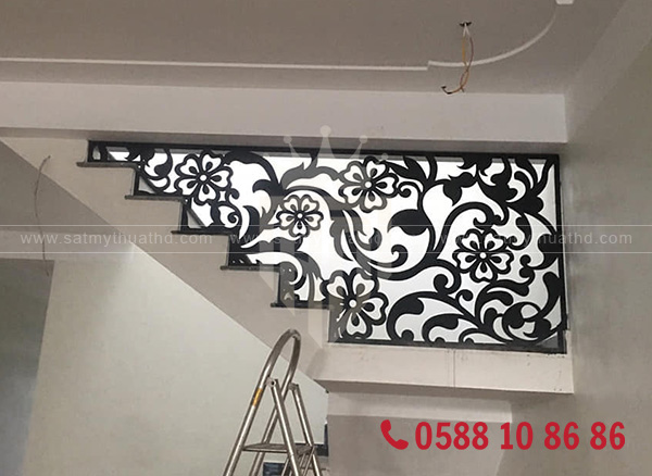 Lan can sắt nghệ thuật màu đen