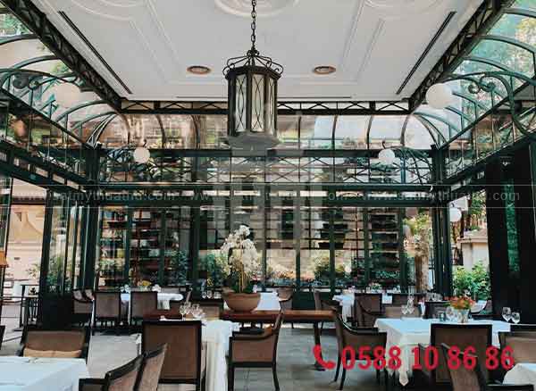 Mái vòm kính cường lực cho biệt thự hiện đại