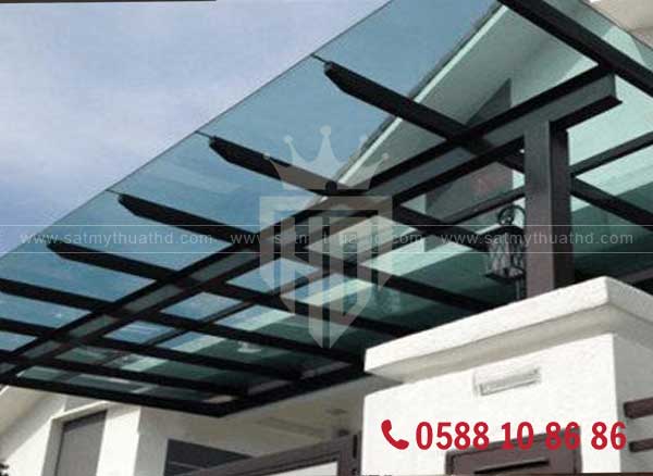 Kính cường lực màu xanh đen cho mái sảnh