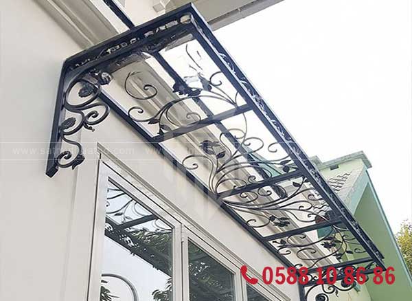 Mái hiên kính khung sắt cổ điển
