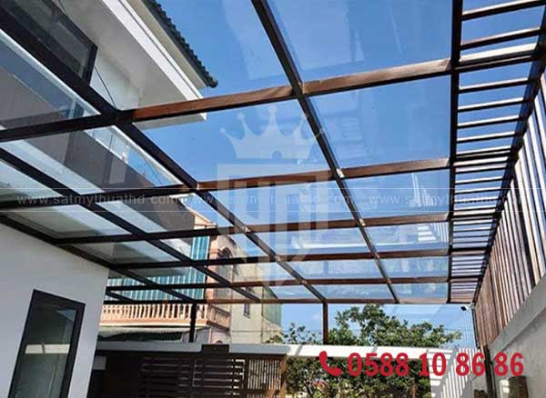 Mái kính cường lực khung inox hiện đại