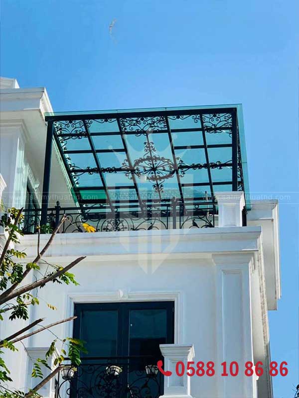 Mái kính sân thượng che mưa nắng