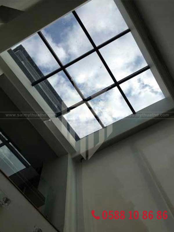 Mái kính giếng trời nhà ống