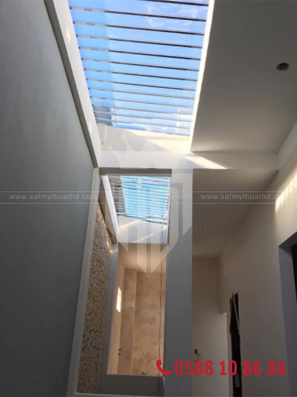 Mái kính giếng trời phòng khách