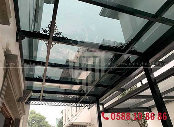 Mái kính khung sắt hộp chịu lực